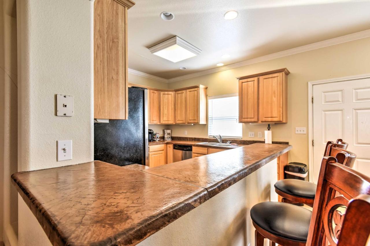 Waterfront Corpus Christi Townhome With Pool And Dock! Exterior photo
