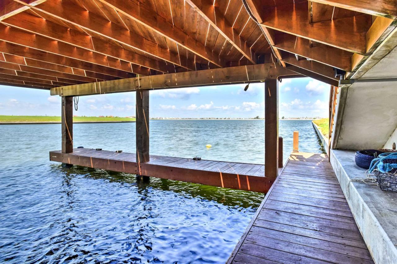 Waterfront Corpus Christi Townhome With Pool And Dock! Exterior photo